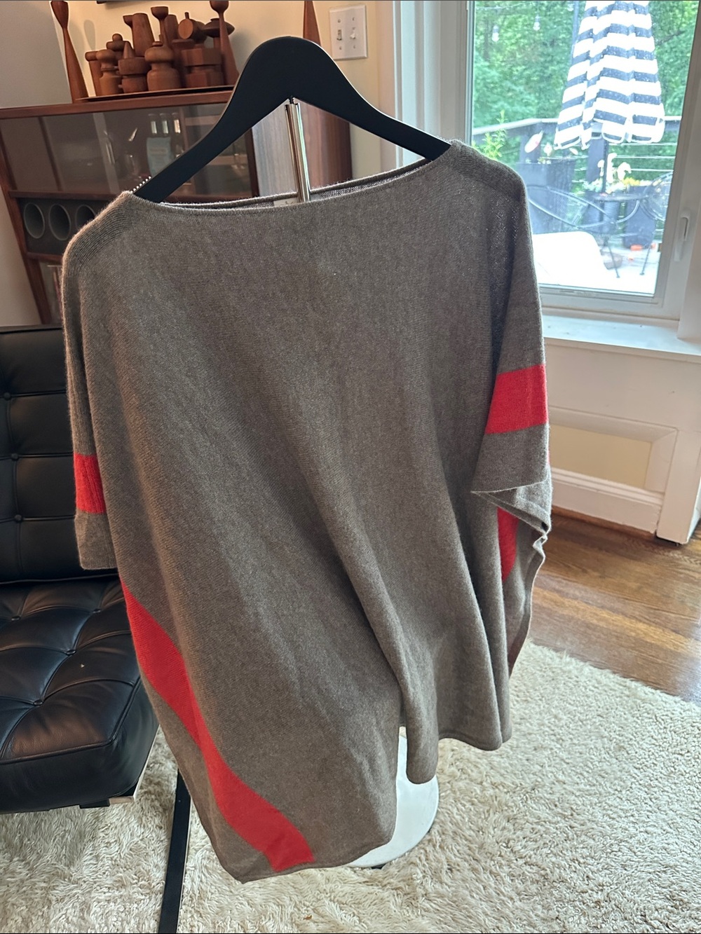 Kinross Cashmere Neutral Taupe Knit poncho with button sides